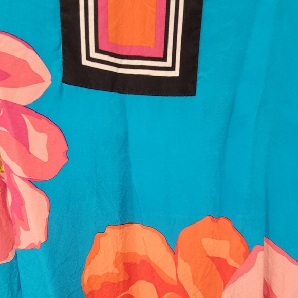 SOLD Trina Turk Cover-up ⛱️ - Picture 3 of 3